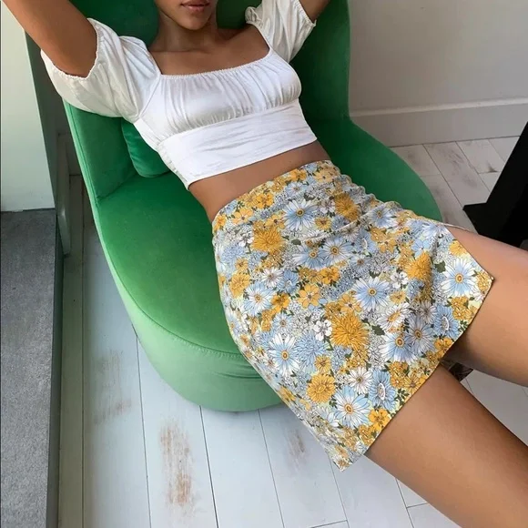 *NWOT UO Darren Notched Linen Mini Skirt size small - Picture 4 of 9